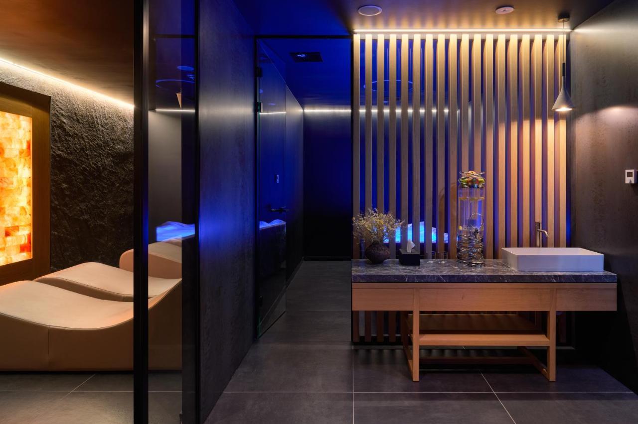 Hotel Ambasador Сплит Экстерьер фото The interior of a modern onsen