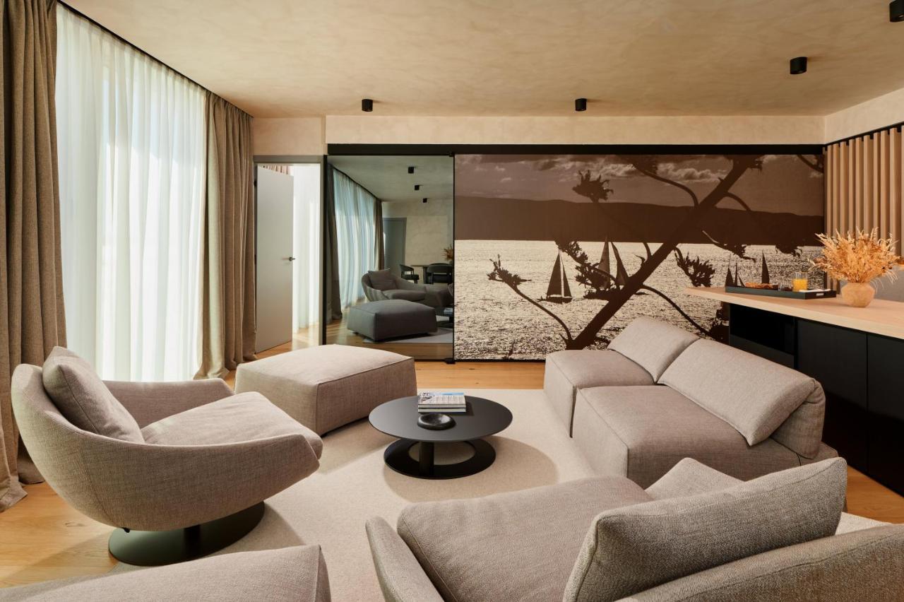 Hotel Ambasador Сплит Экстерьер фото A living room
