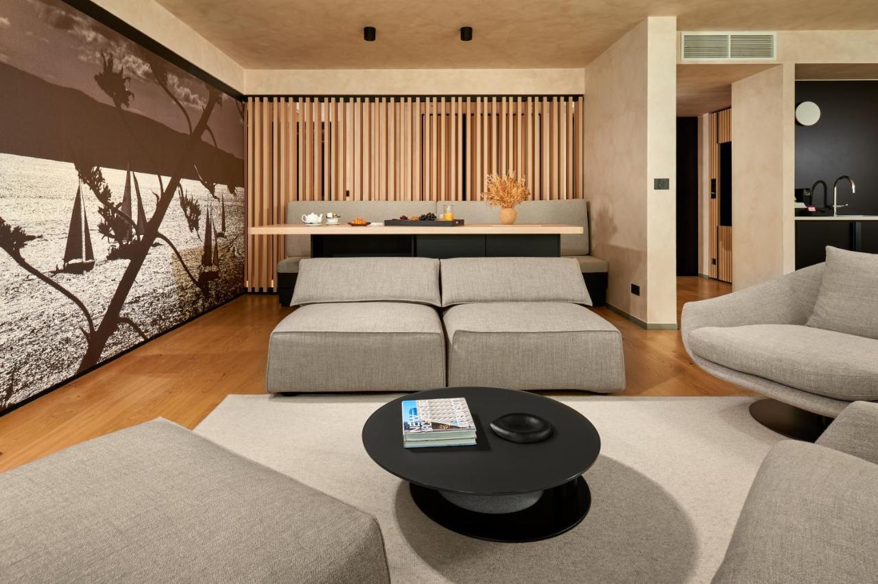 Hotel Ambasador Сплит Экстерьер фото A suite at the Mandarin Oriental Munich