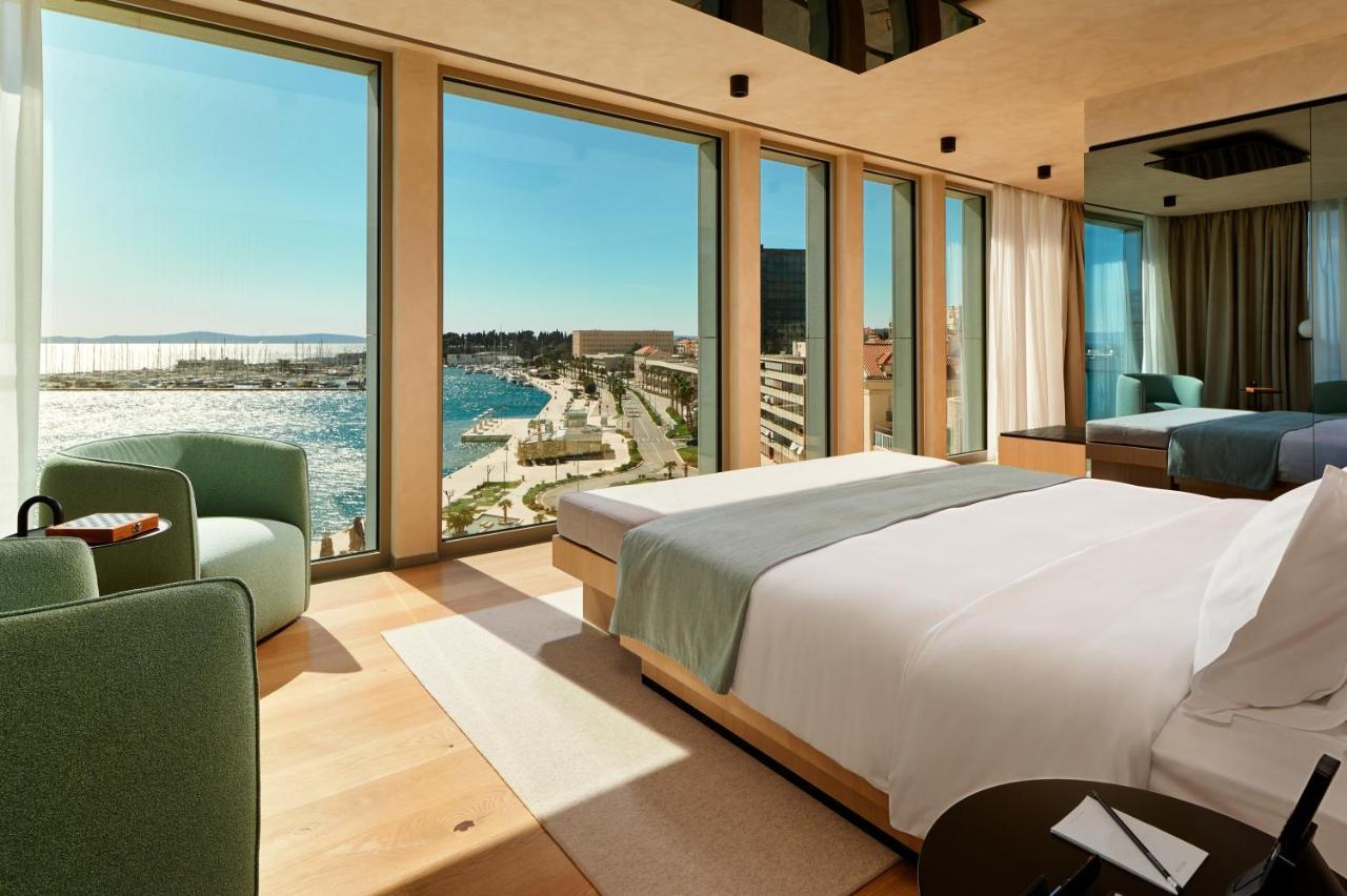 Hotel Ambasador Сплит Экстерьер фото A room at the Mandarin Oriental, Munich
